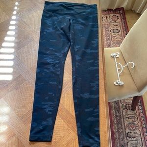 Lululemon Size 8 blue Camo leggings size 8